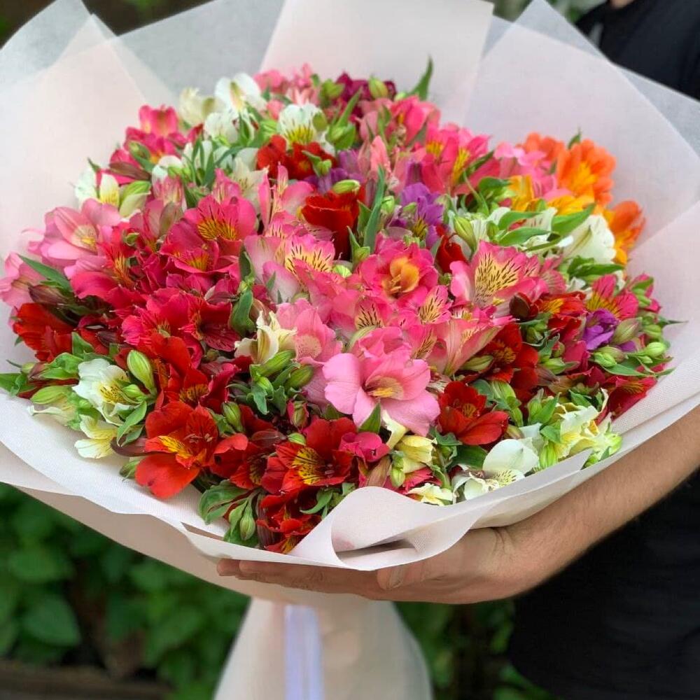 букет из альстромериий